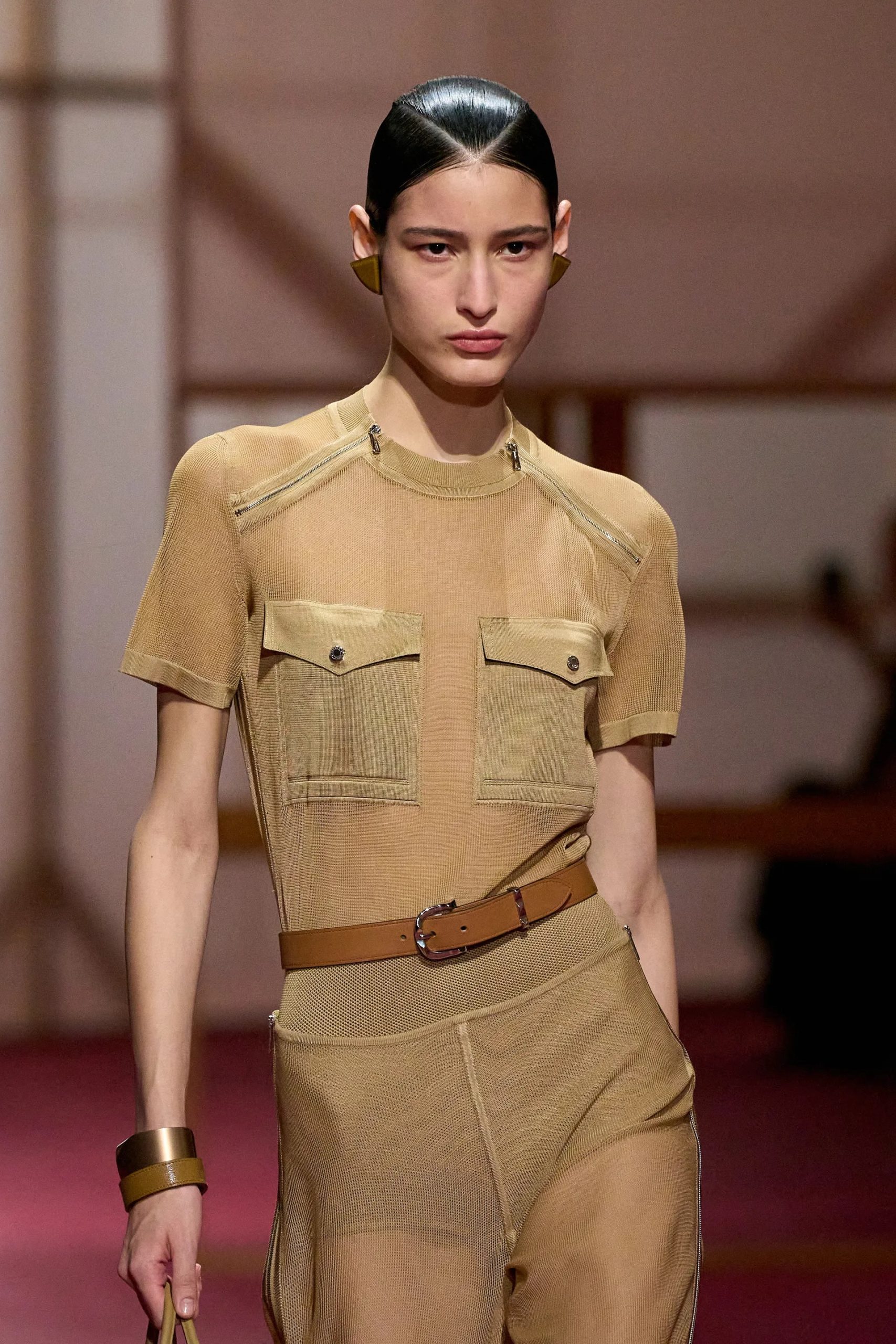 00005-hermes-spring-2025-ready-to-wear-detail-credit-gorunway